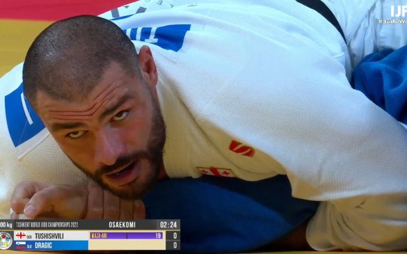 მეტოქე შებოჭა - თუშიშვილმა გამარჯვებით დაიწყო